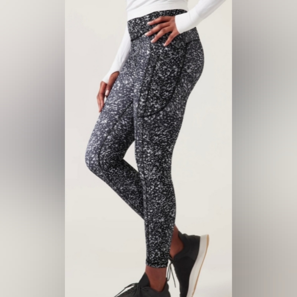 Athleta Ultimate Stash 7/8 Tight Black White Athletic Leggings NWOT Pockets Pant